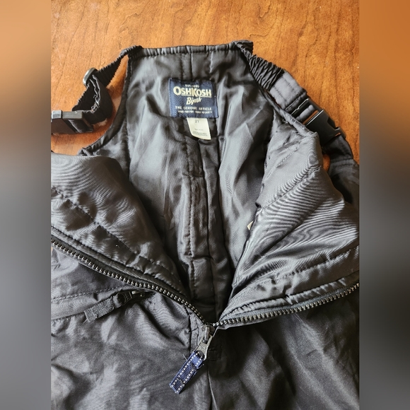 Oshkosh Toddler Snowbib Size 2T - Picture 10 of 10